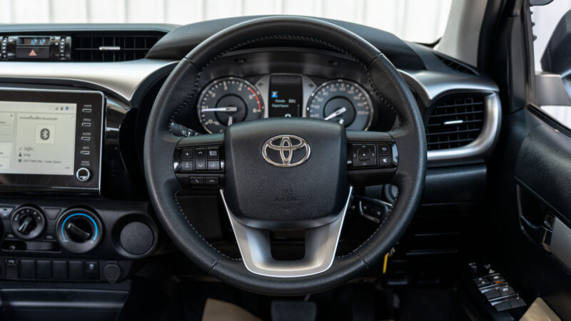 Toyota Revo มือสอง (18)