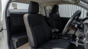 Toyota Revo (14)