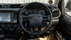Toyota Revo (17)