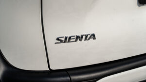 Toyota Sienta (10)