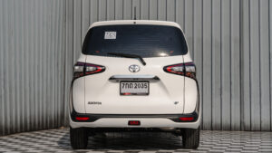Toyota Sienta (8)
