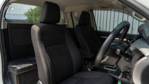 Toyota Revo (12)