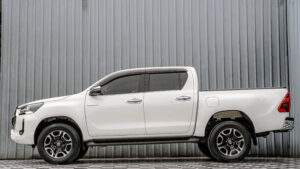 Toyota Revo (6)