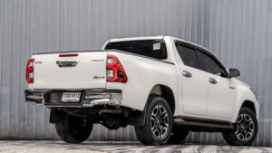 Toyota Revo (8)