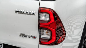 Toyota Revo (9)